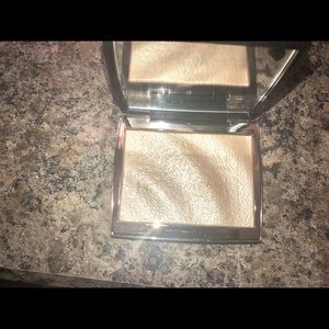 Anastasia Beverly Hills X Amrezy Highlighter